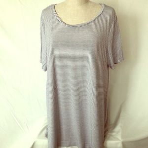 Black/white striped tunic tee